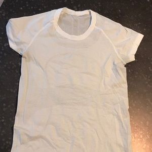 White lululemon tee